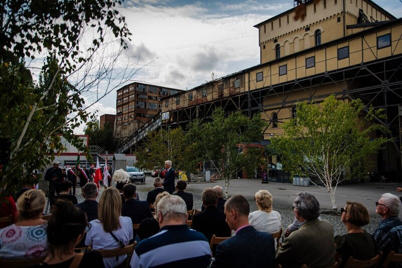 Na pierwszym planie uczestnicy wydarzenia