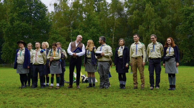 Na zdjęciu grupowe zdjęcie uczestników Biegu Patrolowego Skautów Króla