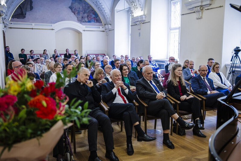 zdjęcie prezentuje widownię biorącą udział w wydarzeniu