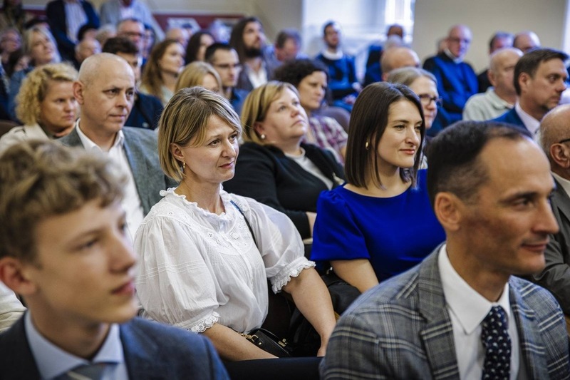 zdjęcie prezentuje widownię biorącą udział w wydarzeniu