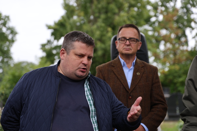 Zdjęcie prezentuje Marcina Zugaja, biografa bohatera