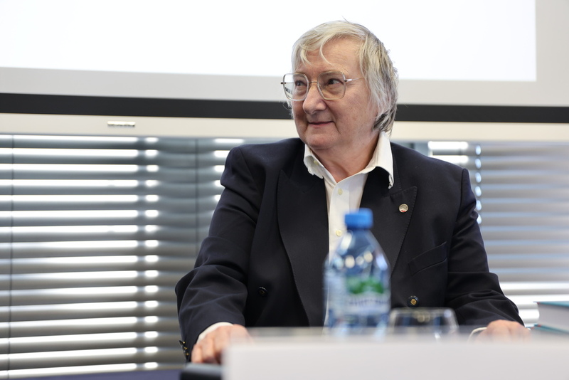 Na zdjęciu autor książki Maria Perlak