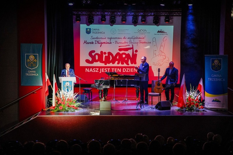 Zdjęcie prezentuje widok na scenę