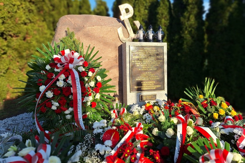 Pomnik na osiedlu Rakowiec, u zbiegu ulic Rakowieckiej i Na Niskich Łąkach. Fot. Kamilla Jasińska / IPN Wrocław