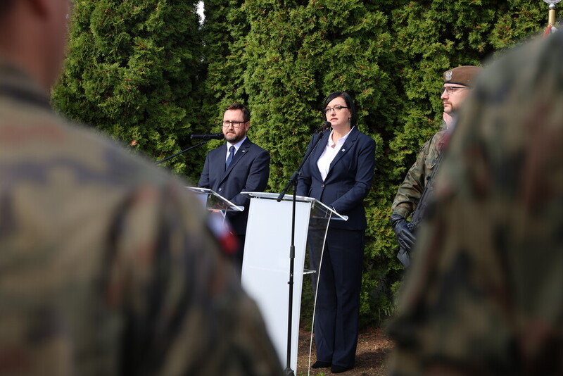 na zdjęciu prowadzący uroczystość