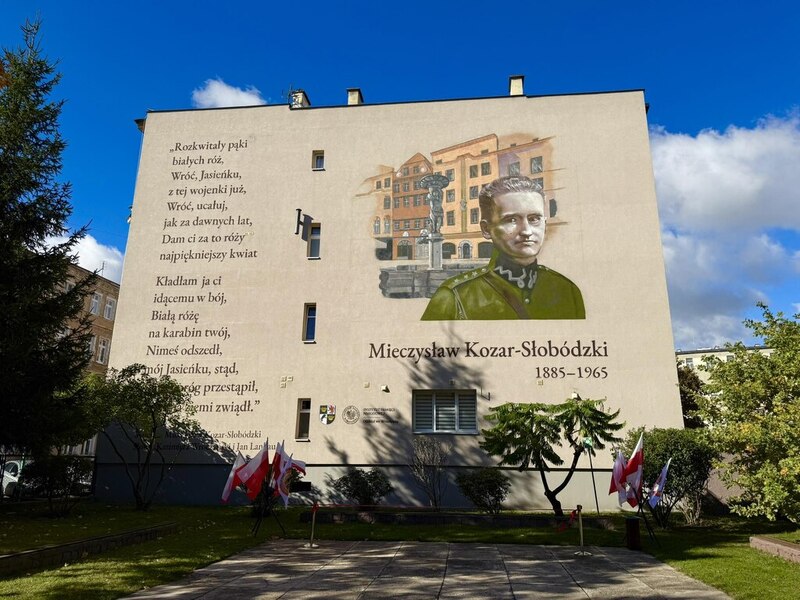 zdjęcie przedstawia mural w całej okazałości