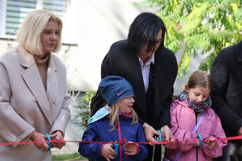 na zdjęciu moment przecięcia wstęgi