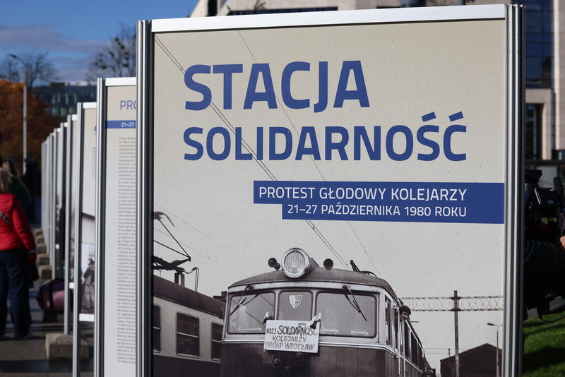 zdjęcie wystawy, pierwszej planszy z tytułem