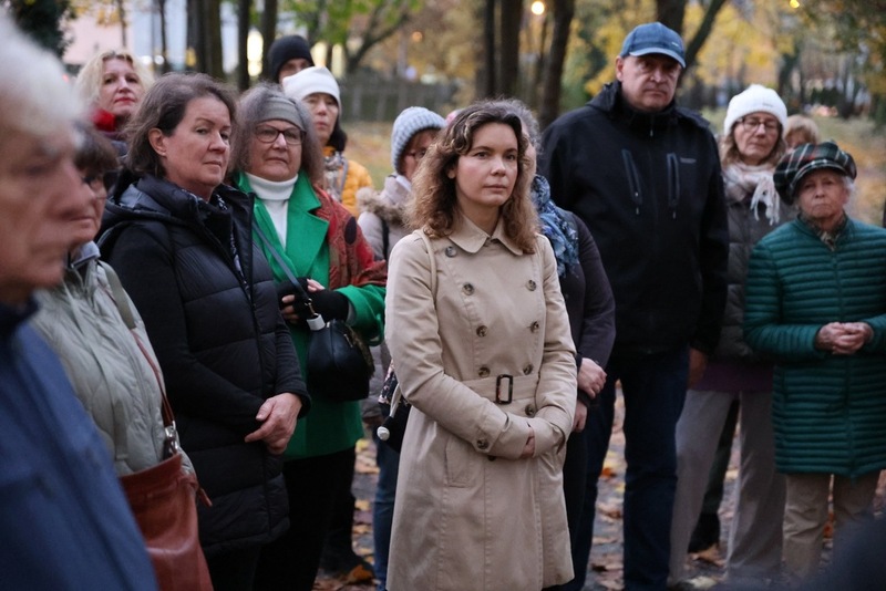 na zdjęciu ludzie słuchający wykładu
