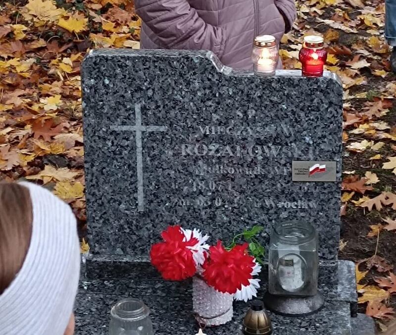 na zdjęciu grób bohatera, który był jednym z elementów wykładu