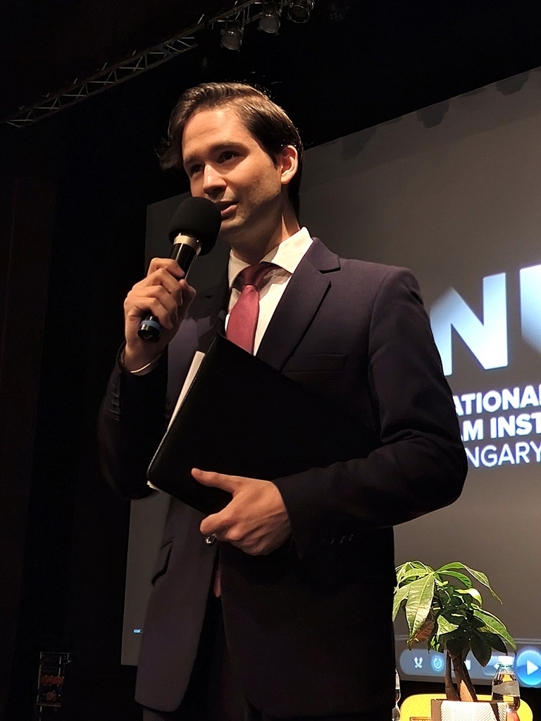 na zdjęciu w trakcie przemowy Jakub Horbacz, pracownik IPN Oddział Wrocław