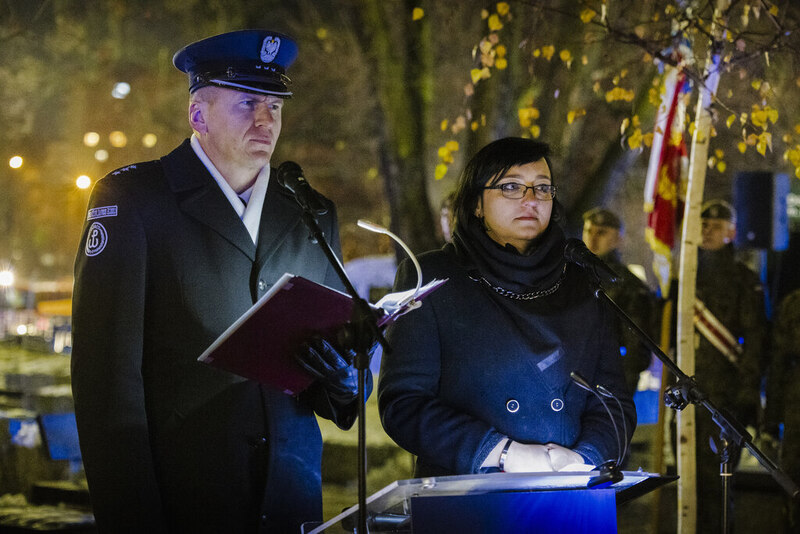 na zdjęciu prowadzący uroczystość por. Sebastian Czyżowicz oraz Kamilla Jasińska.