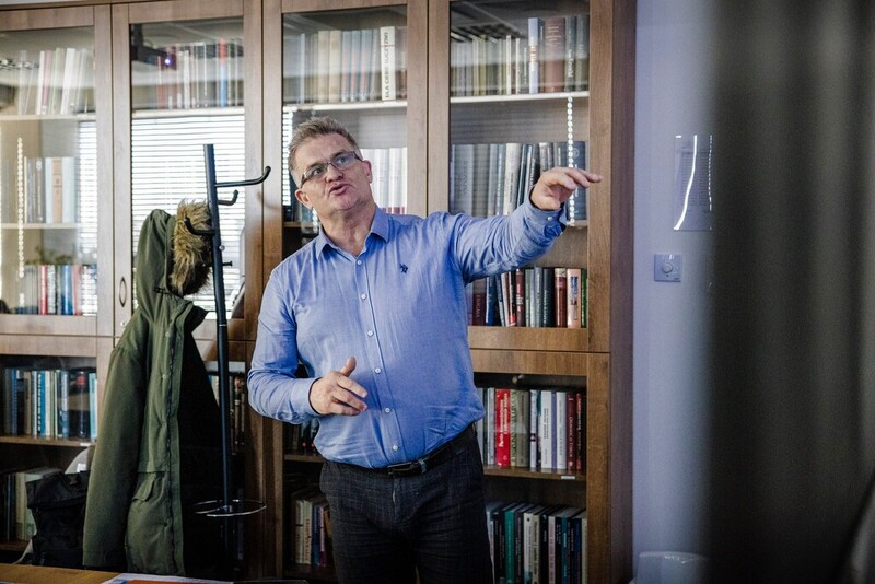 na zdjęciu edukator Jacek Wojciechowski w trakcie zajęć