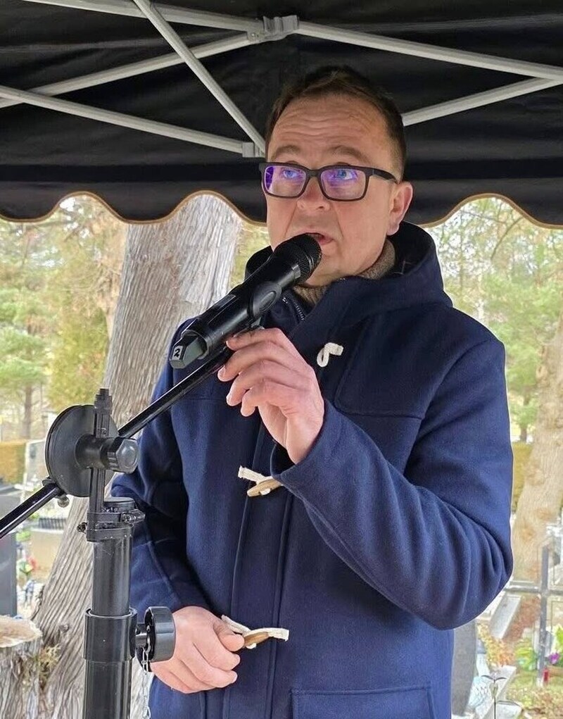 na zdjęciu Jerzy Rudnicki w trakcie przemówenia