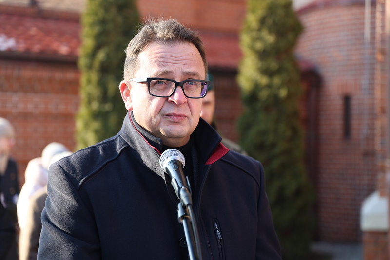 na zdjęciu przy mówi do Jerzy Rudnicki