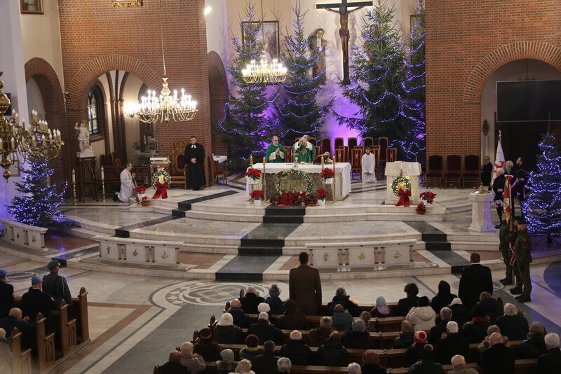 zdjęcie rzut widok na kościół z góry