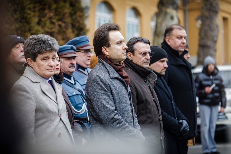 zdjęcie przedstawiające uczestników wydarzenia na pierwszym planie wicewojewoda dolnnośląski