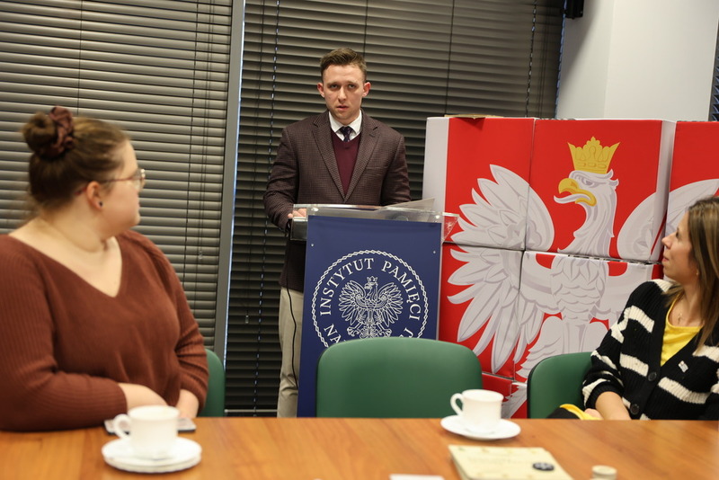 na zdjęciu Mikołaj Sokalski, prowadzący uroczystość