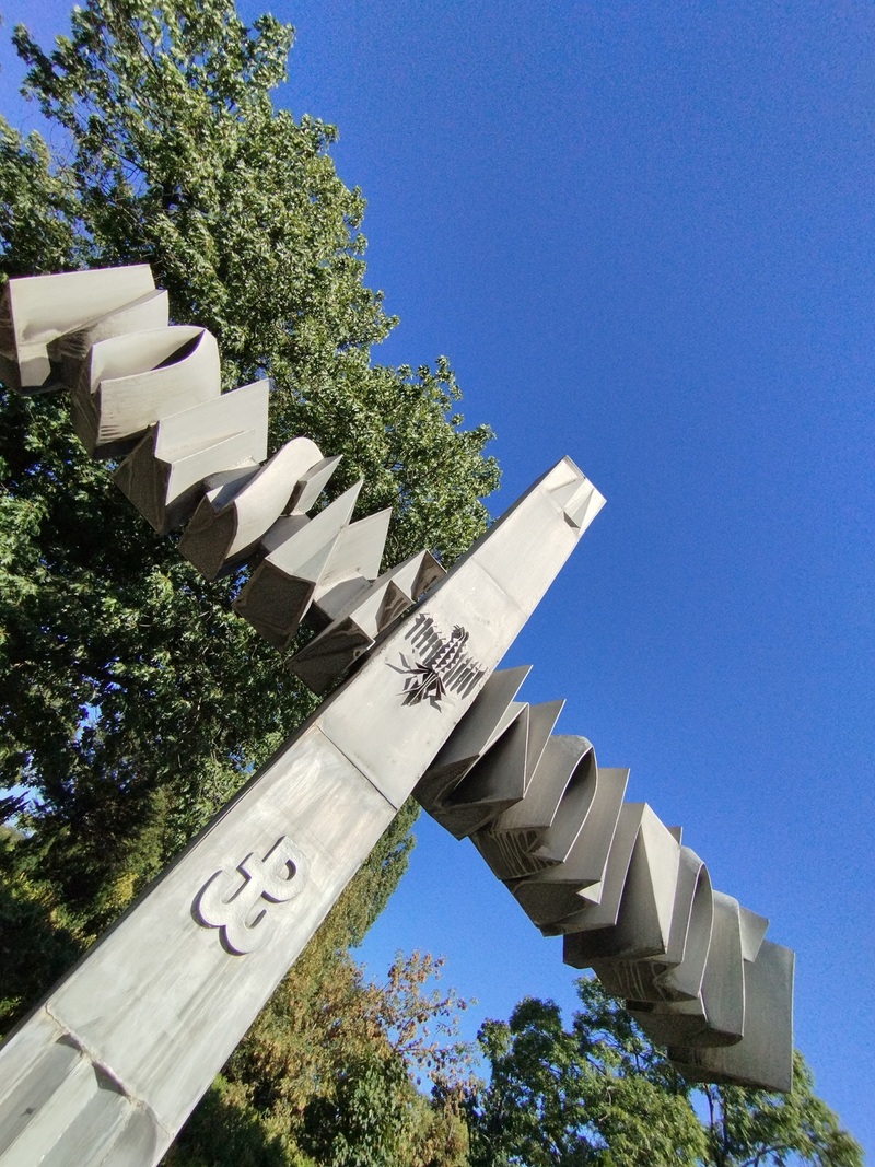 Kwatera zbiorowa z pomnikiem żołnierzy AK na Cmentarzu Świętej Rodziny na wrocławskim Sępolnie. Fot. Janusz Gajdamowicz