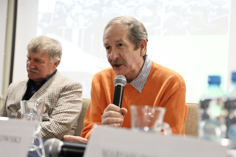 fragment dyskusji, przy mikrofonie jeden z dyskutantów