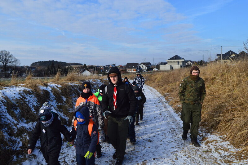 zdjęcie wykonane na zewnątrz, Moment zajęć, przebranie historyczne Mikołaja Sokalskiego