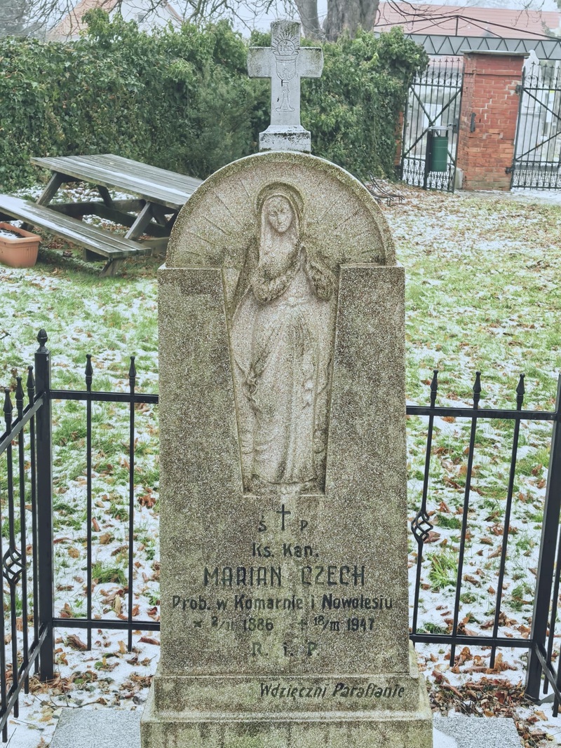 Grób ks. Mariana Czecha w Nowolesiu. Fot. Jerzy Rudnicki