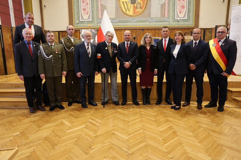 zdjęcie pamiątkowe uczestników wydarzenia