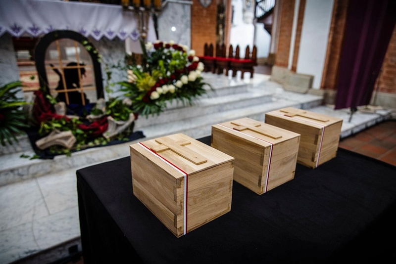 "Dzisiaj w tym miejscu w szczególny sposób łączy się hasło „Bóg i Ojczyzna”. Bogu oddajemy cześć, a Ojczyźnie przywracamy naszych bohaterów" - uroczystości pogrzebowe Ofiar Zbrodni Katyńskiej we Wrocławiu, 5 marca 2026