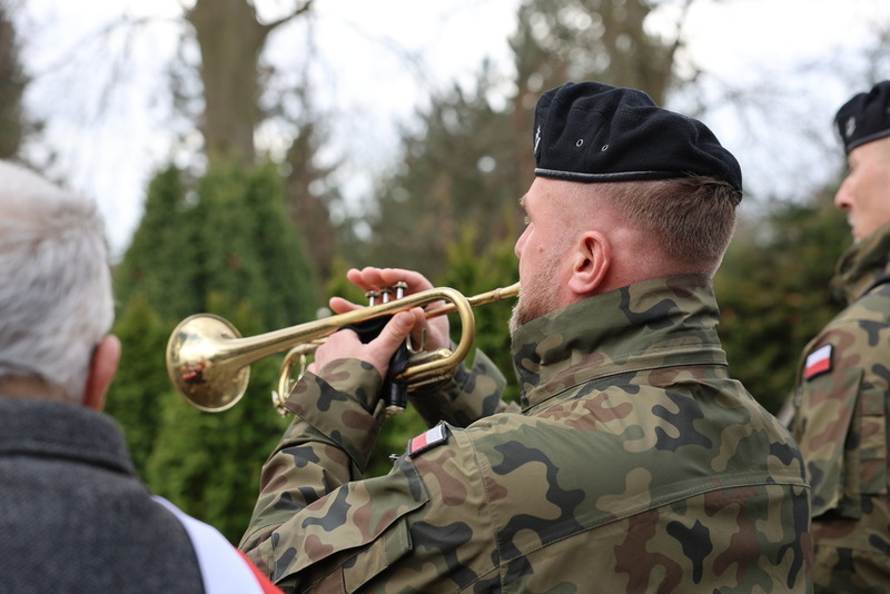 Uroczyste odsłonięcie nowego pomnika nagrobnego ppłk. Stanisława Noworolskiego „Zwory” - Cmentarz Świętej Rodziny przy ulicy Smętnej we Wrocławiu, 17 marca 2026
