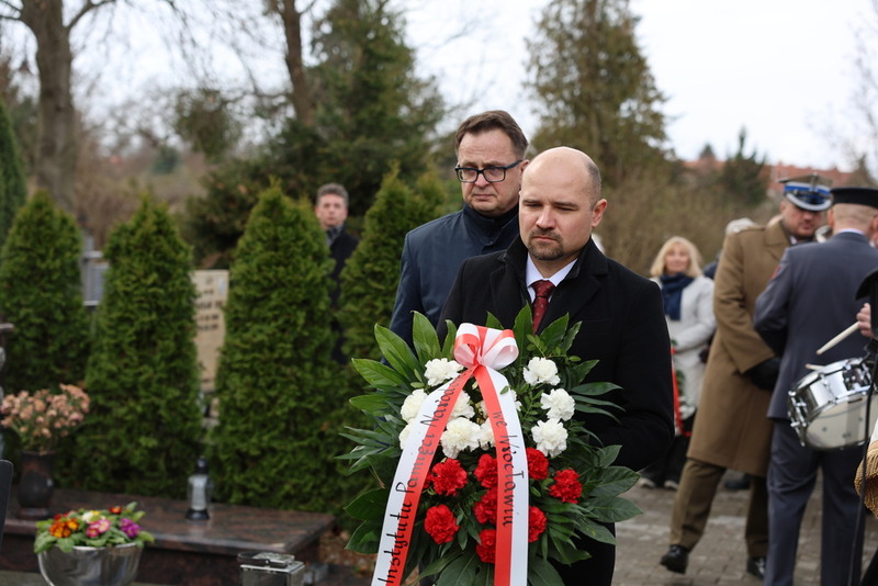 Uroczyste odsłonięcie nowego pomnika nagrobnego ppłk. Stanisława Noworolskiego „Zwory” - Cmentarz Świętej Rodziny przy ulicy Smętnej we Wrocławiu, 17 marca 2026