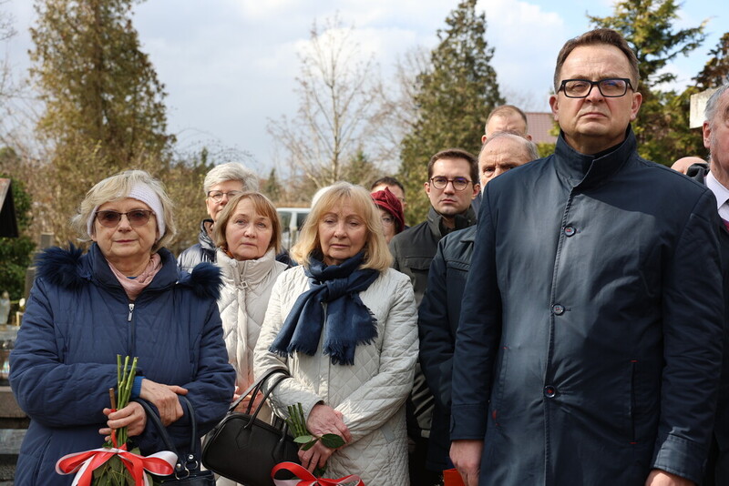 Uroczyste odsłonięcie nowego pomnika nagrobnego ppłk. Stanisława Noworolskiego „Zwory” - Cmentarz Świętej Rodziny przy ulicy Smętnej we Wrocławiu, 17 marca 2026