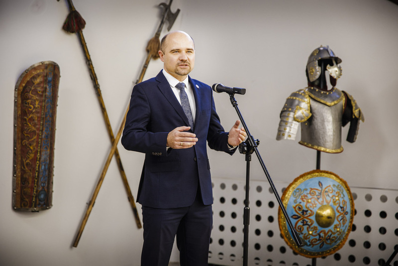 moment rozpoczęcia wydarzenia i przemowa dyrektora ipn wrocław