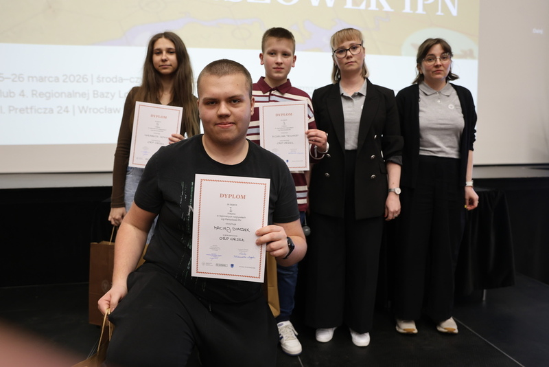 zdjęcie grupowe nagrodzonych w danej kategorii