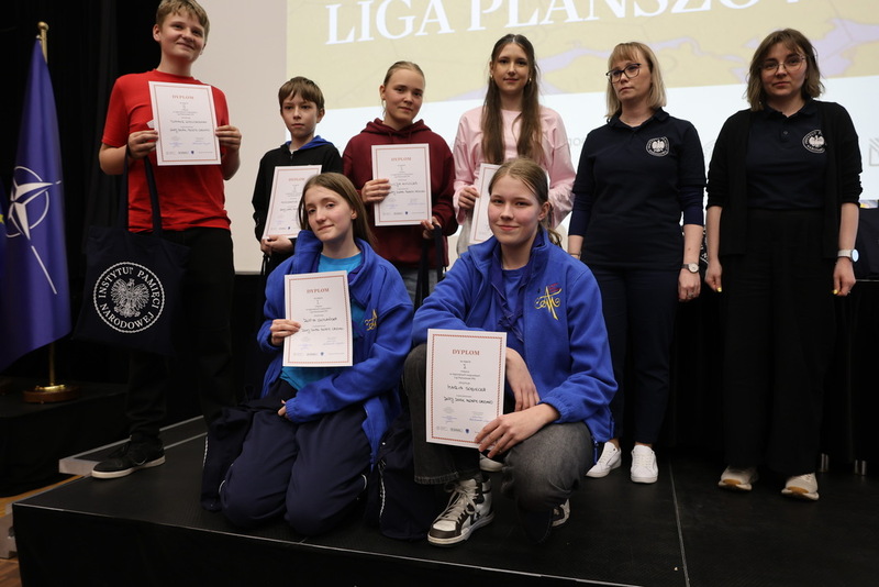 zdjęcie grupowe nagrodzonych w danej kategorii