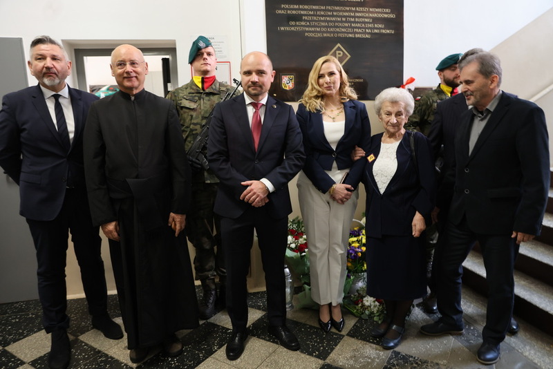 Centrum Kształcenia Ustawicznego we Wrocławiu nadano imię Ludzi ze znakiem P, a na parterze budynku odsłonięto pamiątkową tablicę - 24 kwietnia 2026