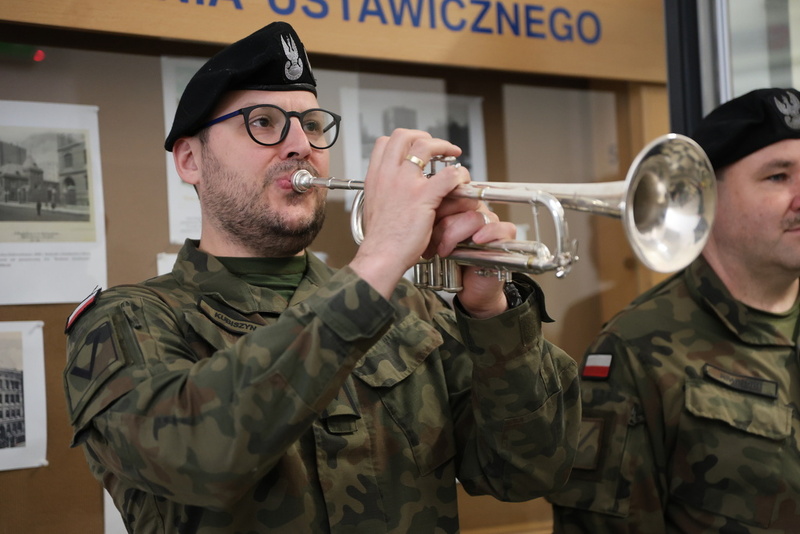 Centrum Kształcenia Ustawicznego we Wrocławiu nadano imię Ludzi ze znakiem P, a na parterze budynku odsłonięto pamiątkową tablicę - 24 kwietnia 2026