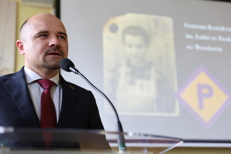 Centrum Kształcenia Ustawicznego we Wrocławiu nadano imię Ludzi ze znakiem P, a na parterze budynku odsłonięto pamiątkową tablicę - 24 kwietnia 2026