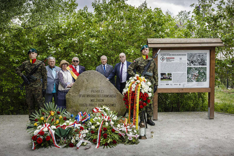 Uroczystość upamiętniająca 81. rocznicę kapitulacji Festung Breslau oraz oswobodzenia niemieckiego obozu pracy Burgweide na wrocławskich Sołtysowicach. W ramach obchodów odbyła się również część edukacyjna - Skwer Ofiar Obozu Burgweide os. Sołtysowice Wrocław, 6 maja 2026