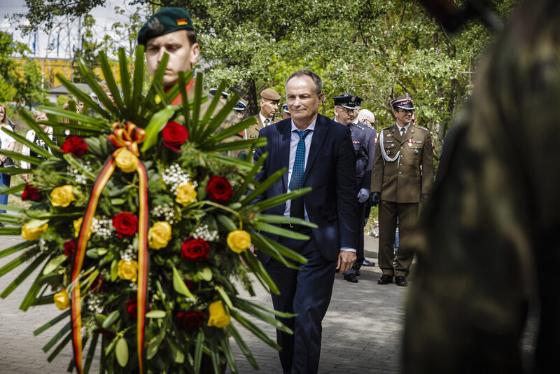 Uroczystość upamiętniająca 81. rocznicę kapitulacji Festung Breslau oraz oswobodzenia niemieckiego obozu pracy Burgweide na wrocławskich Sołtysowicach. W ramach obchodów odbyła się również część edukacyjna - Skwer Ofiar Obozu Burgweide os. Sołtysowice Wrocław, 6 maja 2026