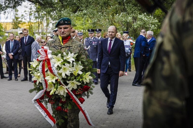 Uroczystość upamiętniająca 81. rocznicę kapitulacji Festung Breslau oraz oswobodzenia niemieckiego obozu pracy Burgweide na wrocławskich Sołtysowicach. W ramach obchodów odbyła się również część edukacyjna - Skwer Ofiar Obozu Burgweide os. Sołtysowice Wrocław, 6 maja 2026