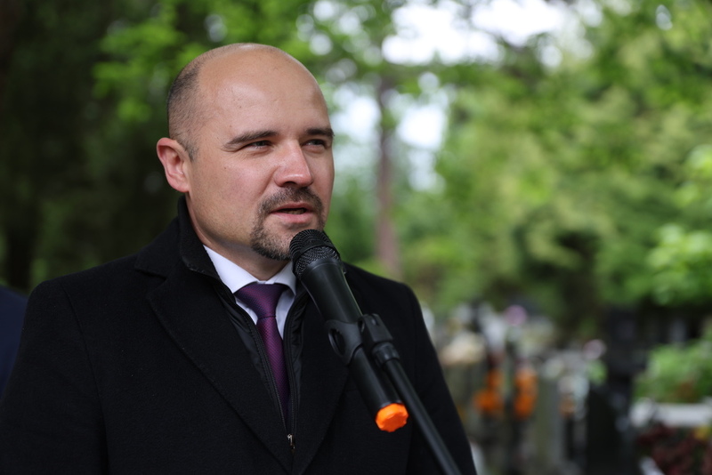 przy mikrofonie Kamil Dworaczek