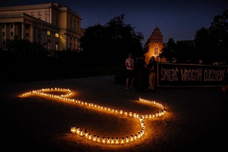 25 maja – w rocznicę zamordowania z wyroku komunistycznego sądu w więzieniu na warszawskim Mokotowie rtm. Witolda Pileckiego – w całym kraju zapłonęły znicze pamięci. Światła zapłonęły także w miejscach na Dolnym Śląsku związanych z Rotmistrzem - Wrocław, 25 maja 2026/ fot. A.Ligęcka
