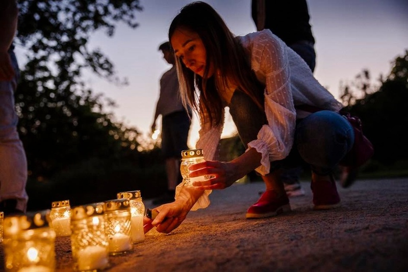 25 maja – w rocznicę zamordowania z wyroku komunistycznego sądu w więzieniu na warszawskim Mokotowie rtm. Witolda Pileckiego – w całym kraju zapłonęły znicze pamięci. Światła zapłonęły także w miejscach na Dolnym Śląsku związanych z Rotmistrzem - Wrocław, 25 maja 2026/ fot. A.Ligęcka