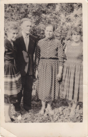 Rodzina Brońskich od lewej Aniela, Józef, Anna, Stefania