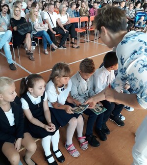 Renata Wojciechowska wzięła udział w uroczystym rozpoczęciu roku szkolnego w SP nr 1 w Kluczborku