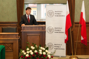 Dyrektor Oddzialu IPN we Wrocławiu - dr Robert Żurek powitał wszystkich przybyłych gości