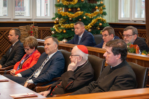 Wśród przybyłych gości byli przedstawiciele władz wojewódzkich, powiatowych, miejskich, a także ksiądz kardynał Henryk Gulbinowicz