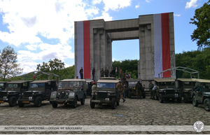 Szwadron Skorpion pod Pomnikiem Czynu Powstańczego podczas głównych uroczystości.