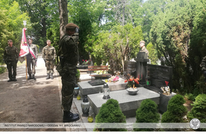Hołd pamięci więźniów pochowanych we Wrocławiu oraz w Wałbrzychu.