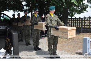 Uroczystość pochowania pięciu nieznanych Powstańców Śląskich poległych w bitwie o Górę św. Anny 21 maja 1921 r. — Kalinów, 6 lipca 2021.